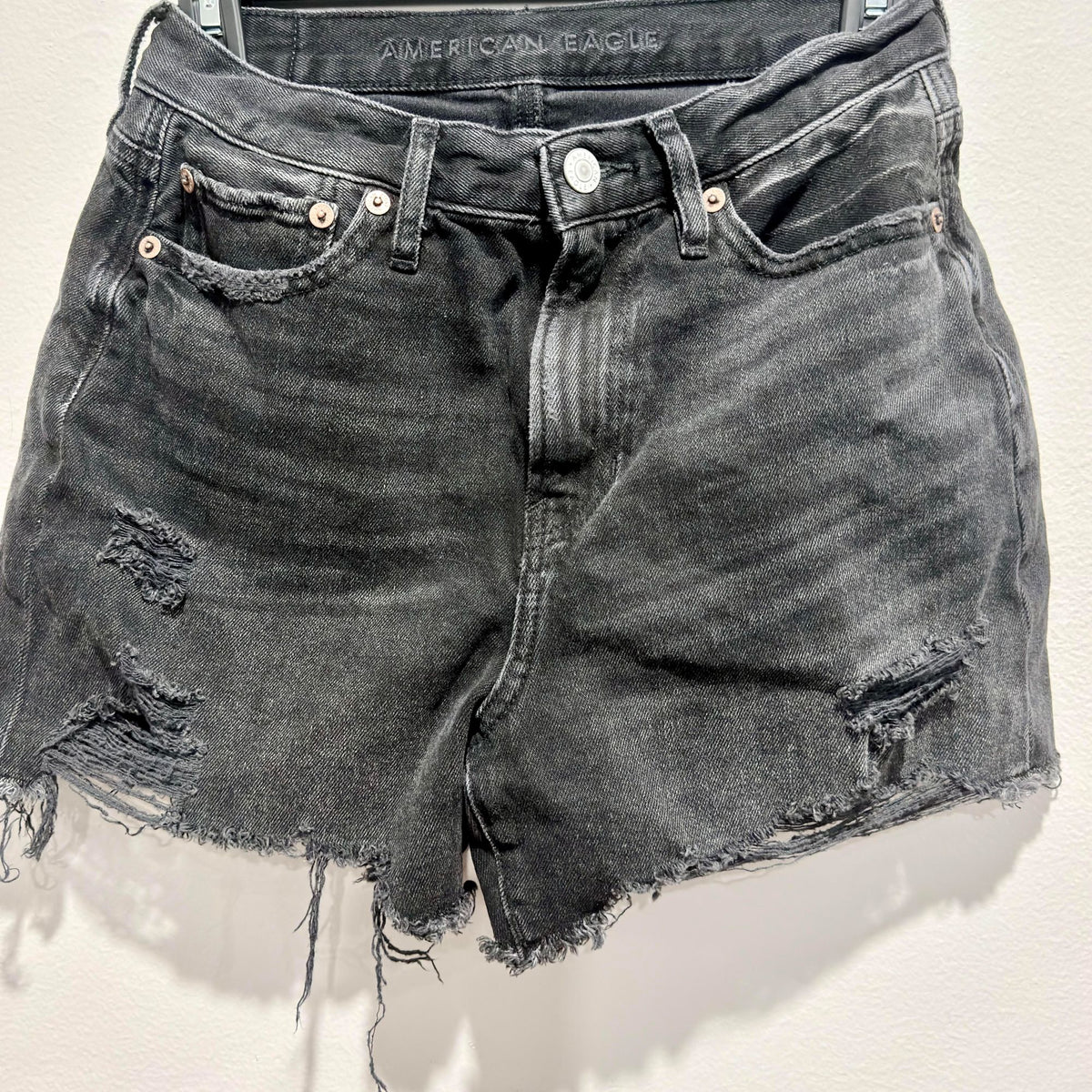 AE BLACK SHORTS SIZE 0