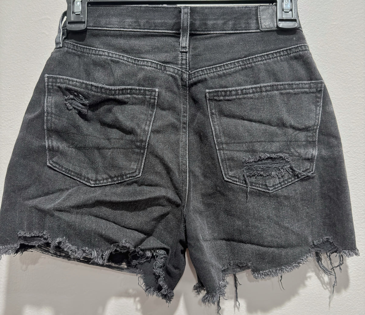 AE BLACK SHORTS SIZE 0