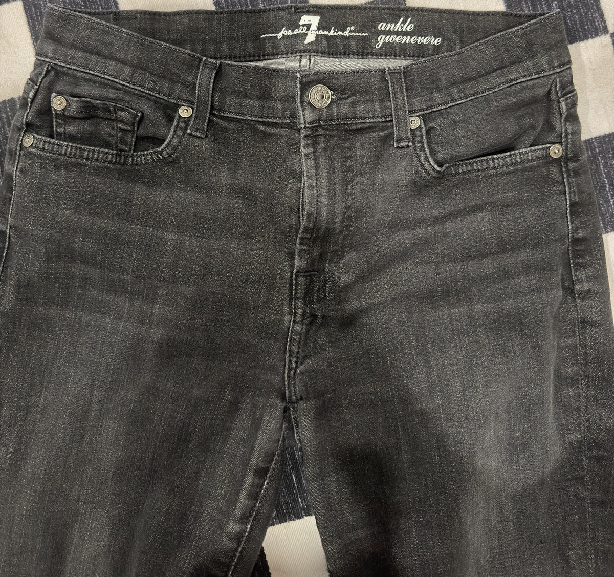 BLACK SEVEN JEANS SIZE 28