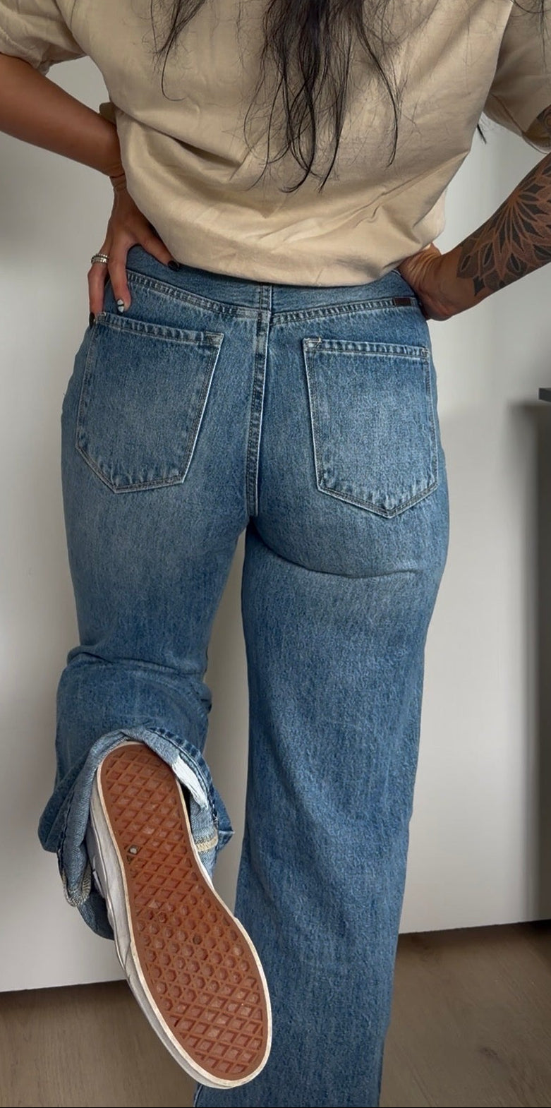 HIGH RISE 90’S CRISS CROSS STRAIGHT JEAN