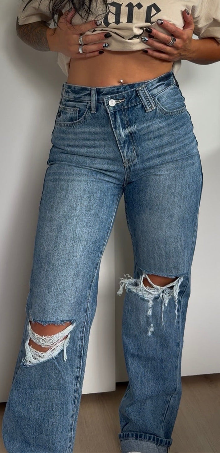 HIGH RISE 90’S CRISS CROSS STRAIGHT JEAN