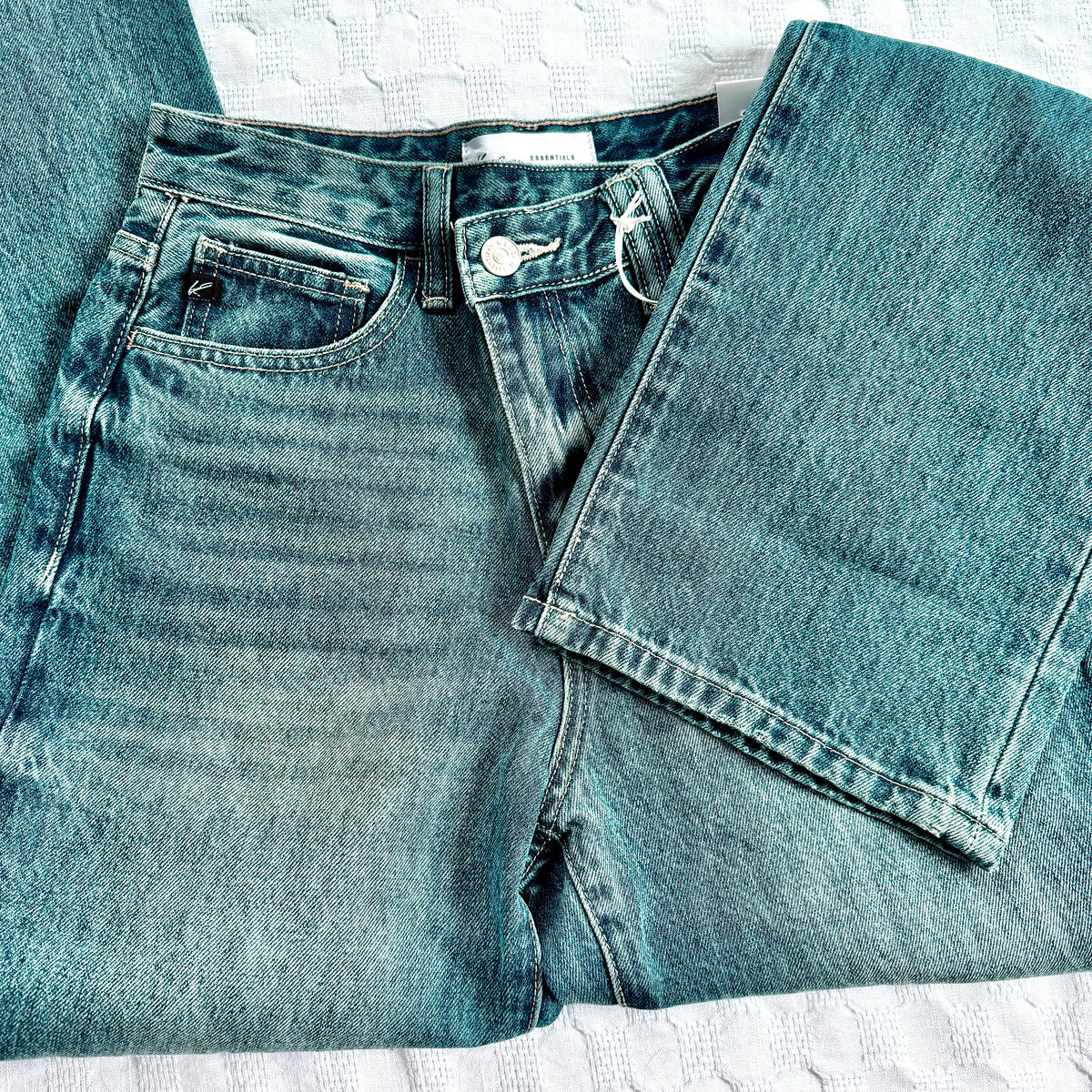 HIGH RISE 90’S CRISS CROSS STRAIGHT JEAN