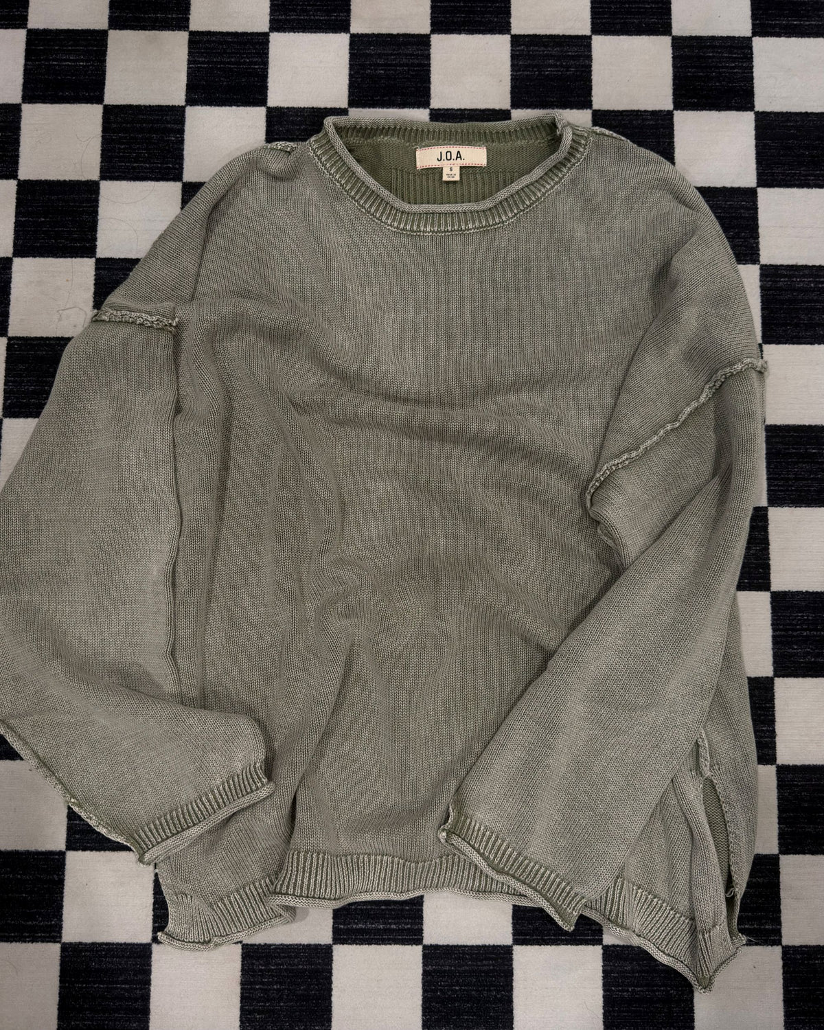 THE RAW EDGE SWEATER | LIGHT OLIVE