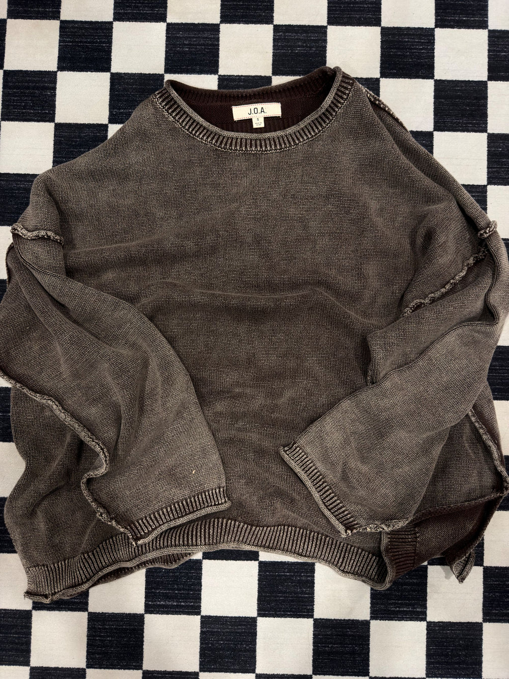 THE RAW EDGE SWEATER | DARK BROWN