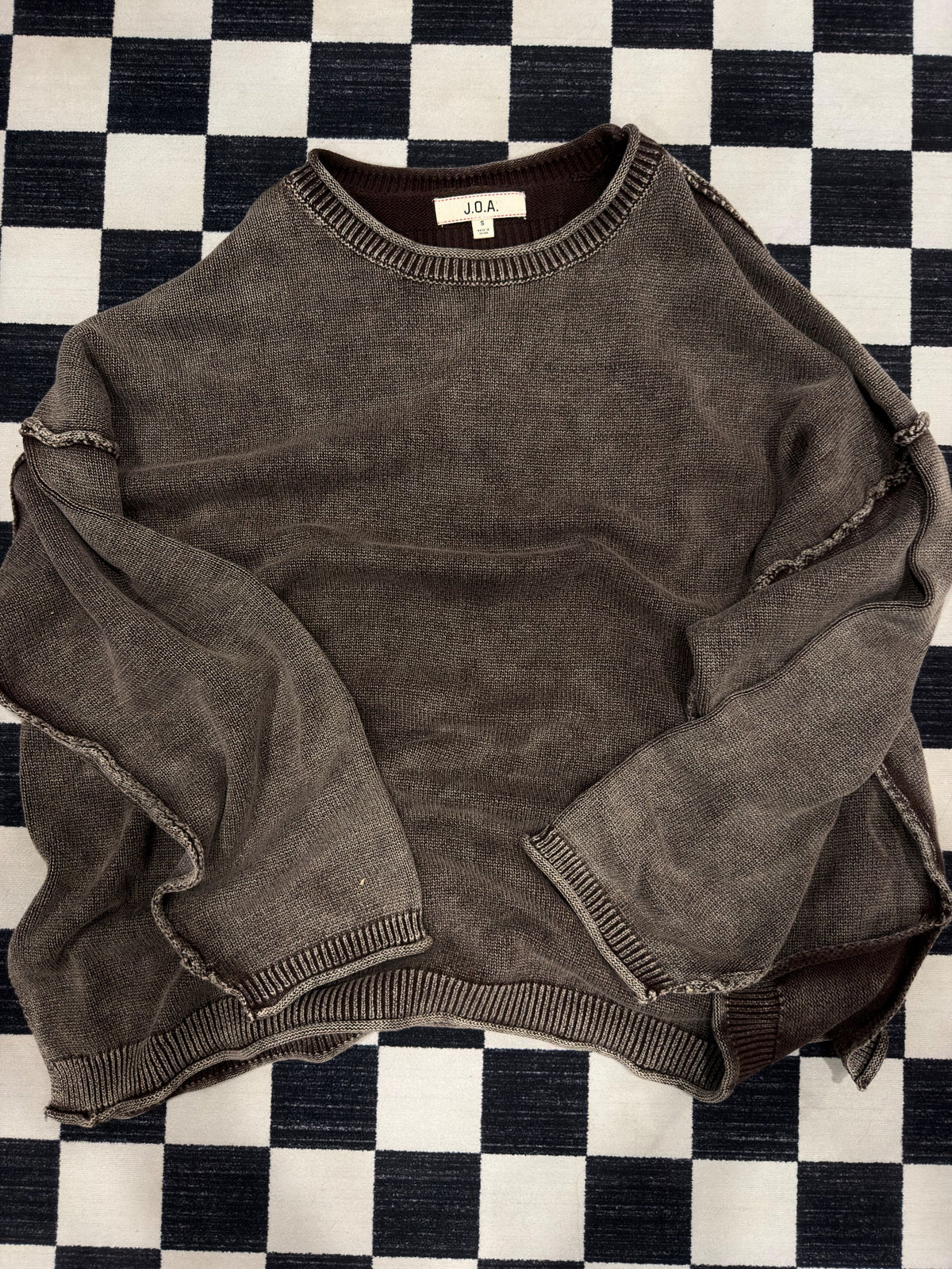 THE RAW EDGE SWEATER | DARK BROWN