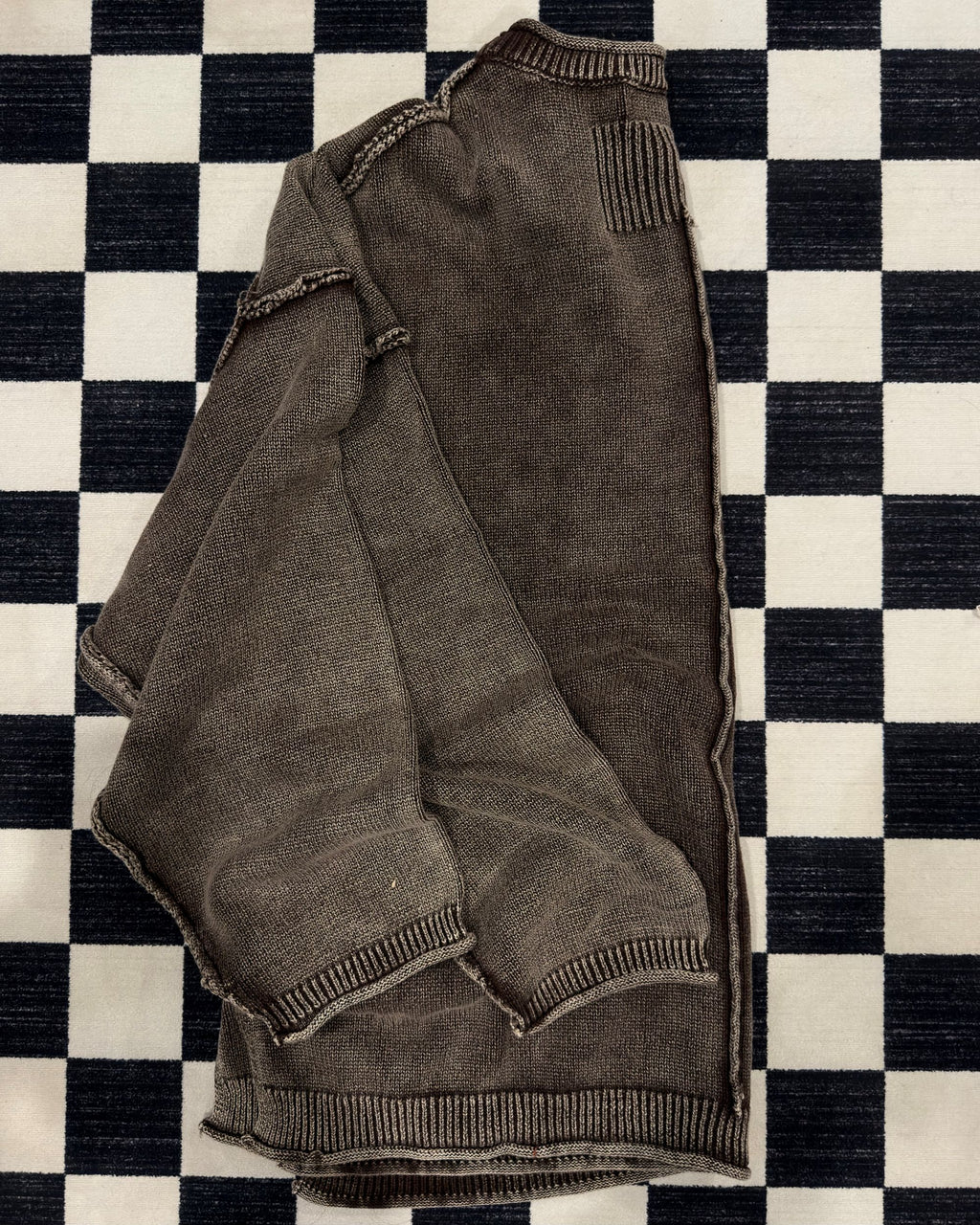 THE RAW EDGE SWEATER | DARK BROWN