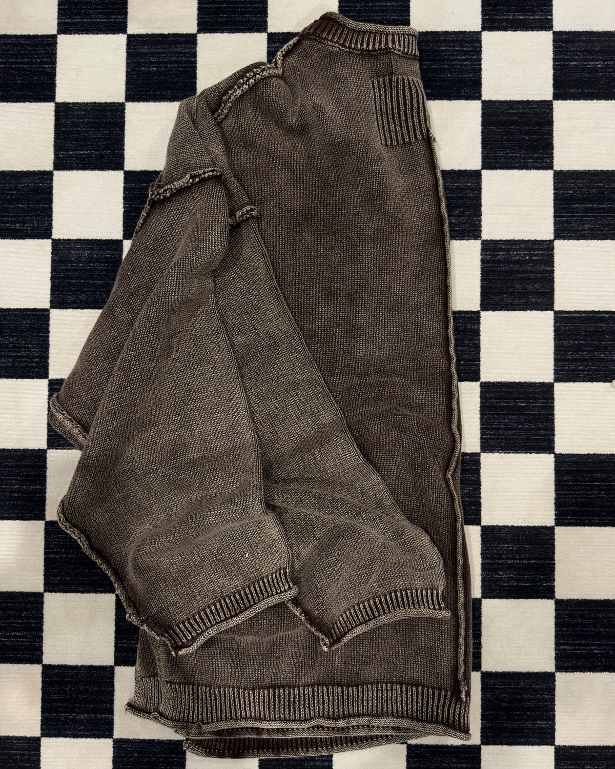 THE RAW EDGE SWEATER | DARK BROWN
