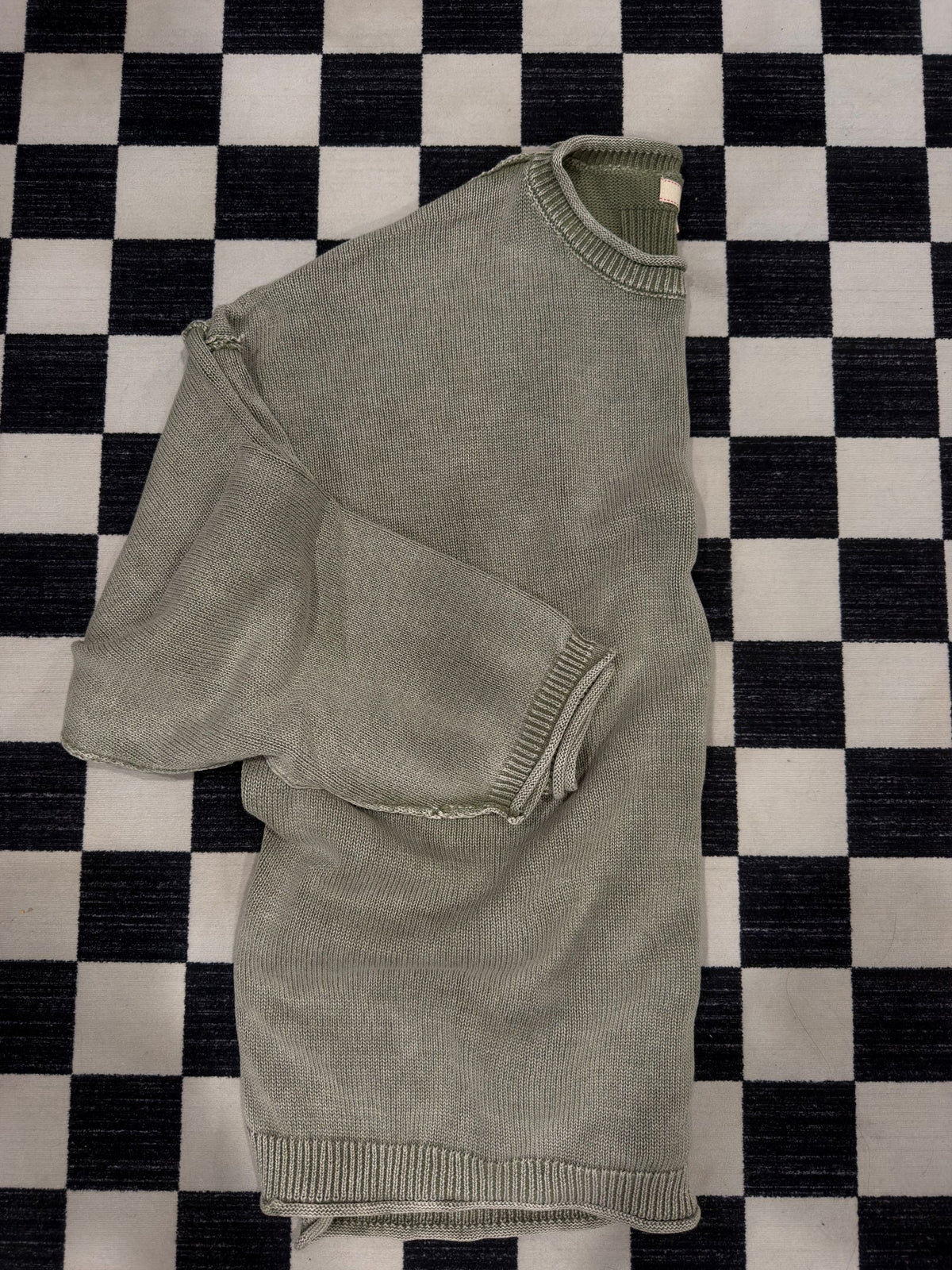 THE RAW EDGE SWEATER | LIGHT OLIVE