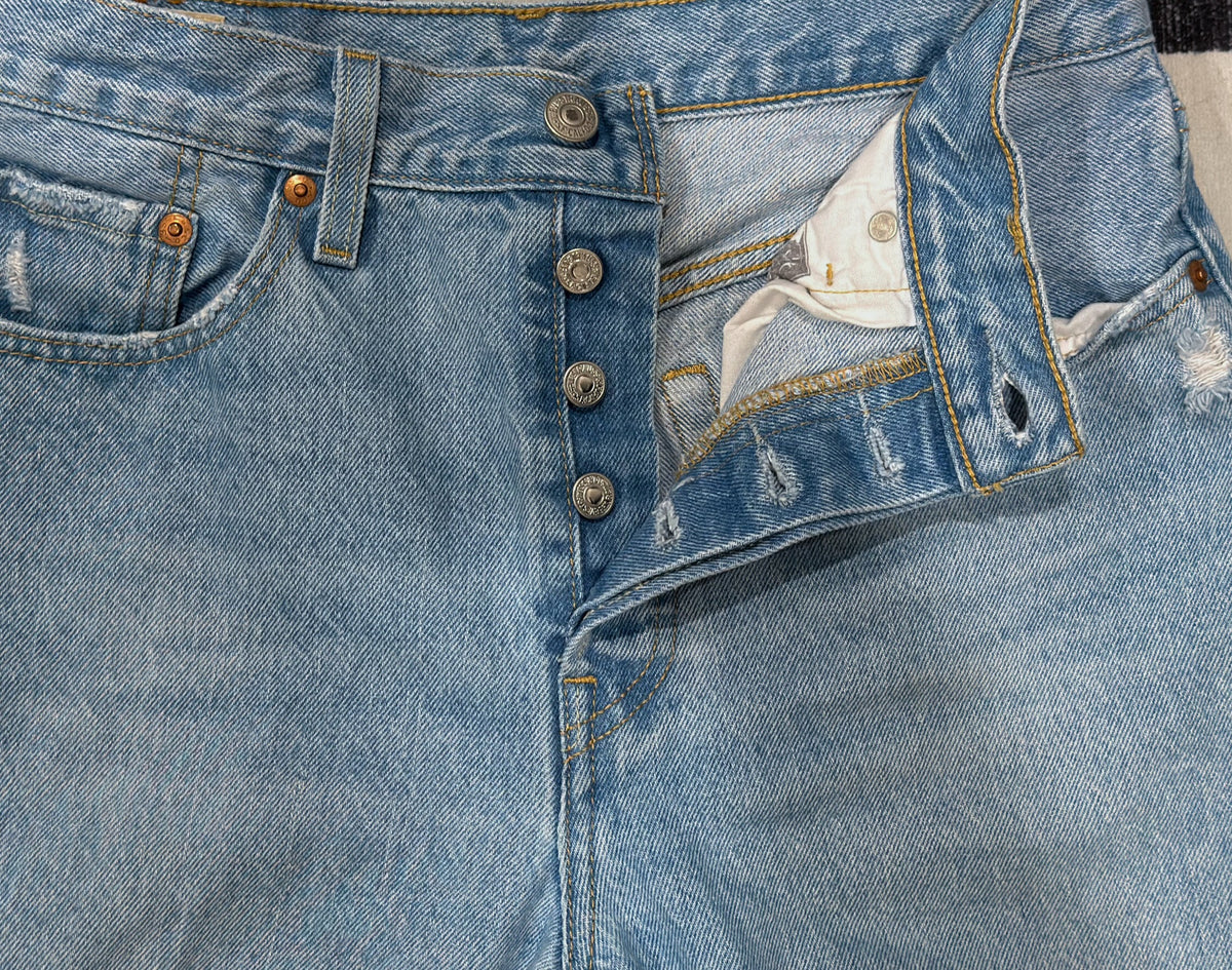LEVI JEANS SIZE 28x28
