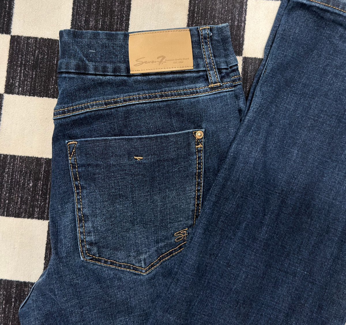 SEVEN JEANS SIZE 4