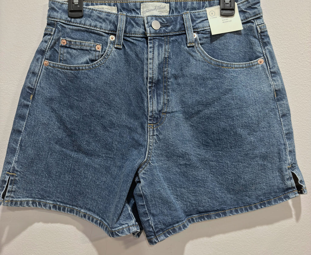 UNIVERAL THREAD SHORTS SIZE 8