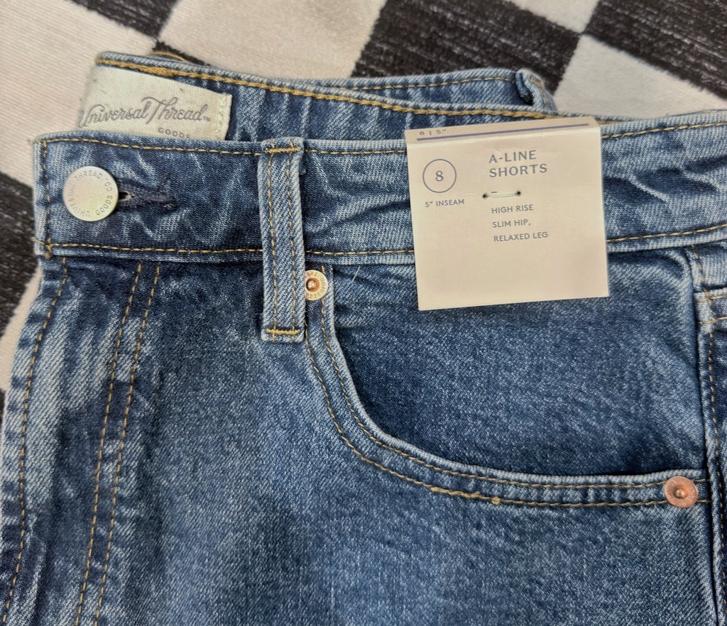 UNIVERAL THREAD SHORTS SIZE 8