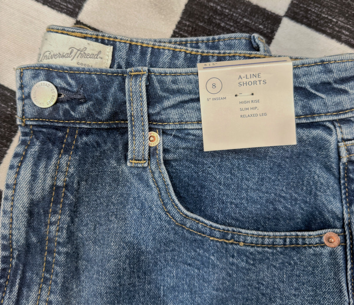 UNIVERAL THREAD SHORTS SIZE 8