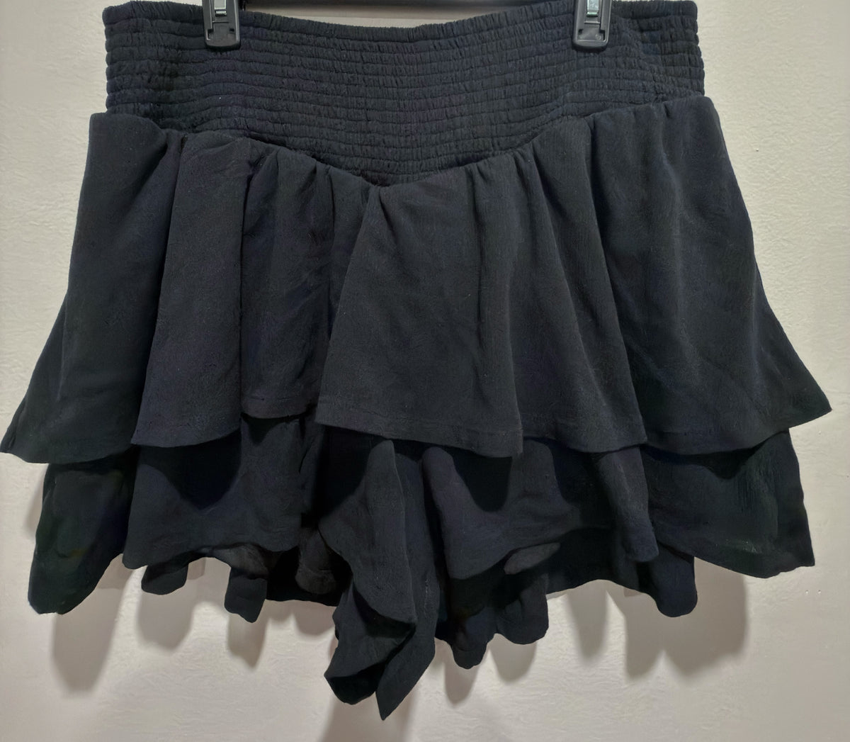 TORRID RUFFLE SHORTS SIZE 2