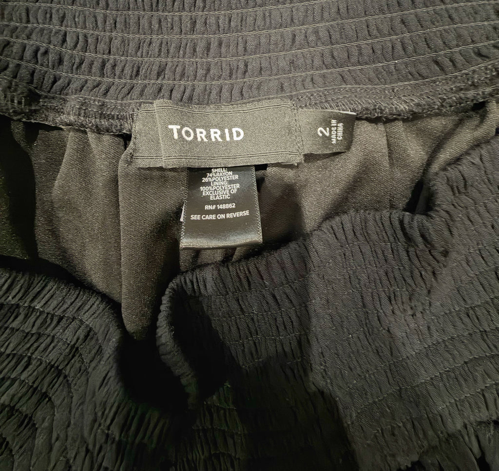 TORRID RUFFLE SHORTS SIZE 2